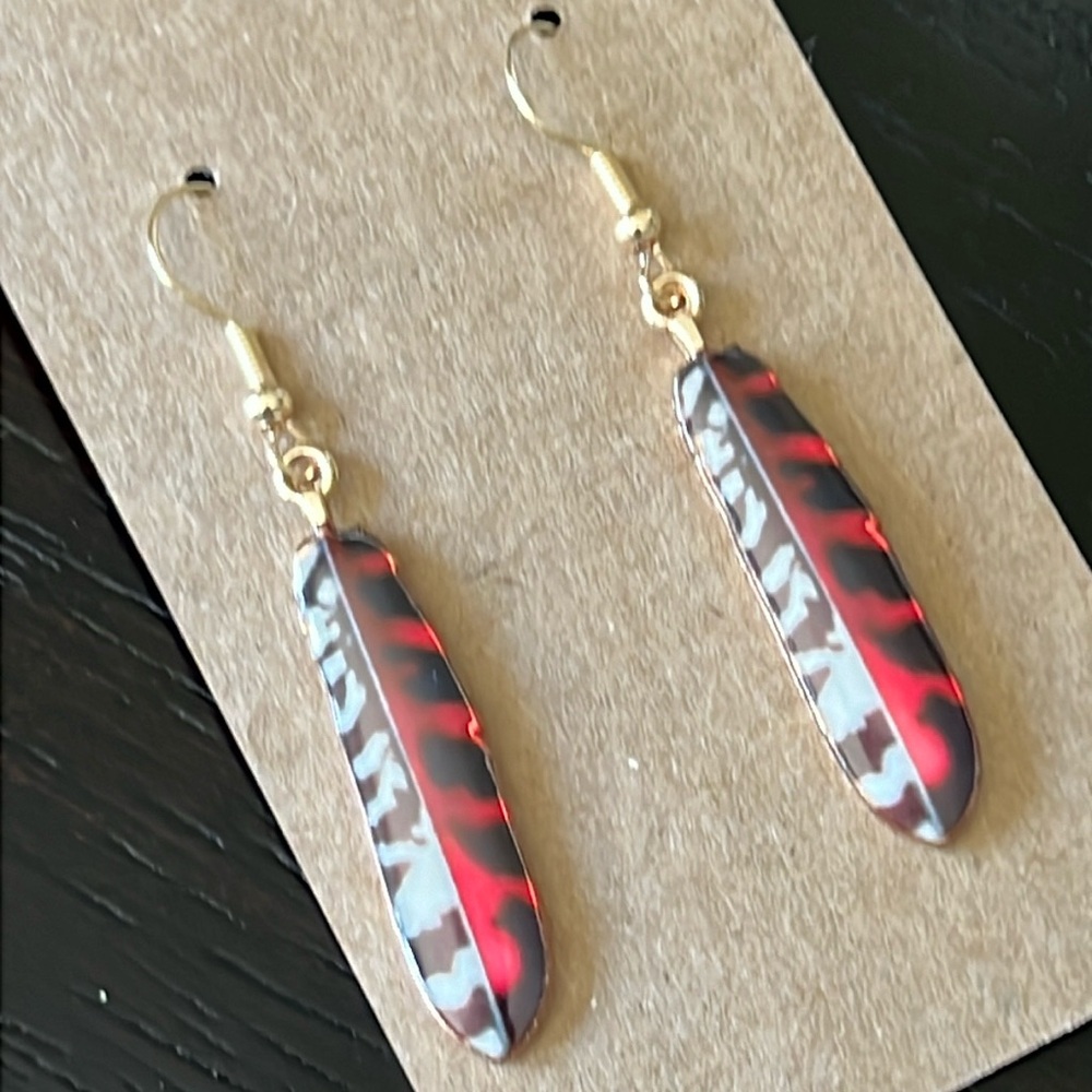 red/black feather inspired earrings-NWT